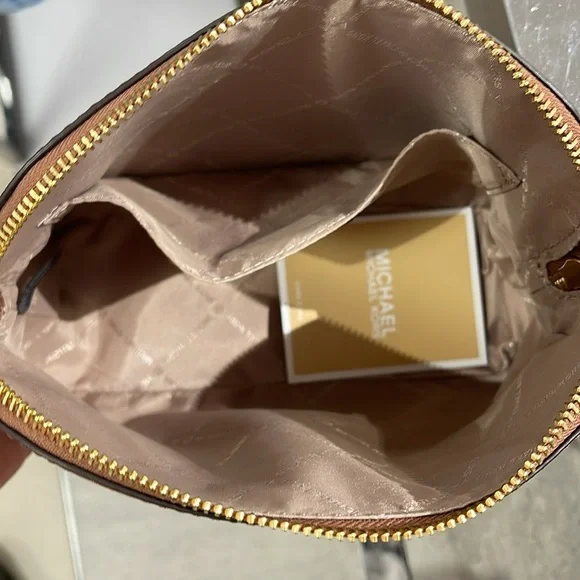 MICHAEL KORS 
Jet Set Travel Medium Dome Crossbody Bag XCROSS XBODY
Luggage 
NWT - Picture 12 of 16
